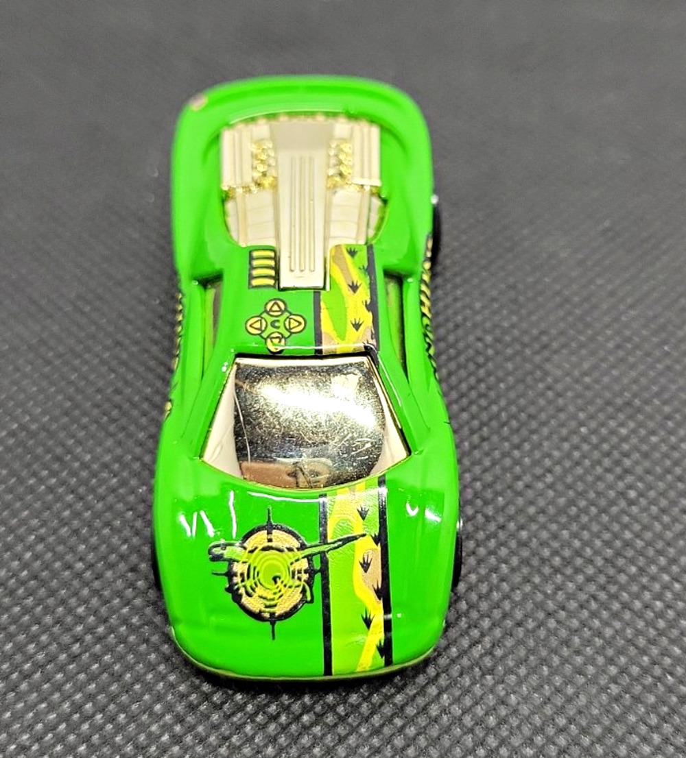 Dino Hunt 1:64 Diecast Toy Car Green Yellow